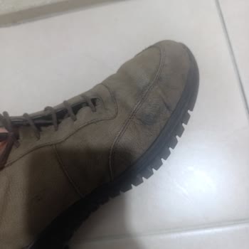FLO Mağazasının Yağmurlu Hava İçin Uygun Dediği Deri Ayakkabının Kenarları Açıldı Ve Rengi Soldu