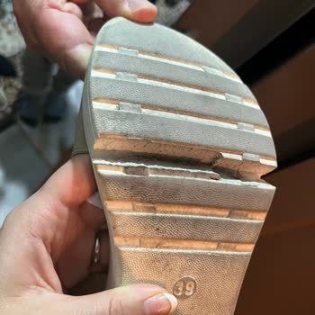 FLO Sandaletinde Üretim Kaynaklı Taban Yırtılması Ve İade Talebi
