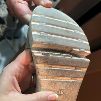 FLO Sandaletinde Üretim Kaynaklı Taban Yırtılması Ve İade Talebi