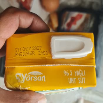 Migros Sanal Market'te Yörsan UHT Süt Paketi Şişmiş Ve Küflü: Gıda Güvenliği Endişesi