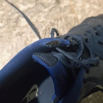 Nike Markalı Sneaker İç Kısmındaki Yırtılma Ve Aşınma Nedeniyle İade Talebi