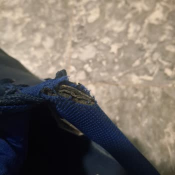 Nike Markalı Sneaker İç Kısmındaki Yırtılma Ve Aşınma Nedeniyle İade Talebi