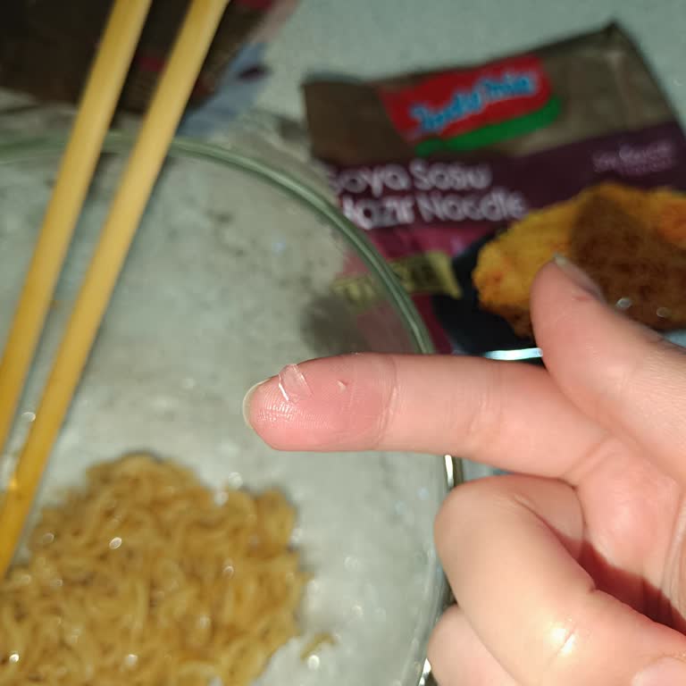 A101’den Alınan Indomie Noodle’da Kırık Cam Tespiti Güveni Sarsıyor