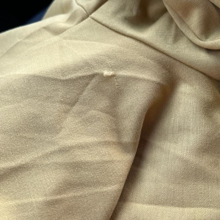 Outlet Mağazasında Defolu Pantolonlu Takım İçin İade Reddi Ve Müşteri Mağduriyeti