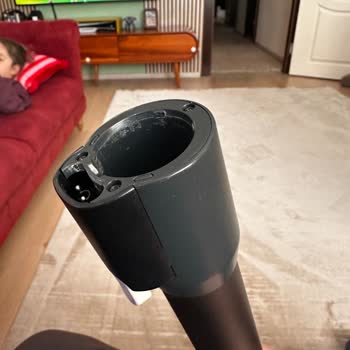 Philips 8000 Dikey Süpürgenin Boru Ucu Dönüyor, Ücretsiz Tamir Talebi