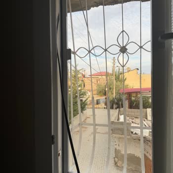 TTNET Kurulumunda Duvar Delikleri Gözardı Edildi, Kablolar Pencereden Geçirildi Ve Güvenlik Riski