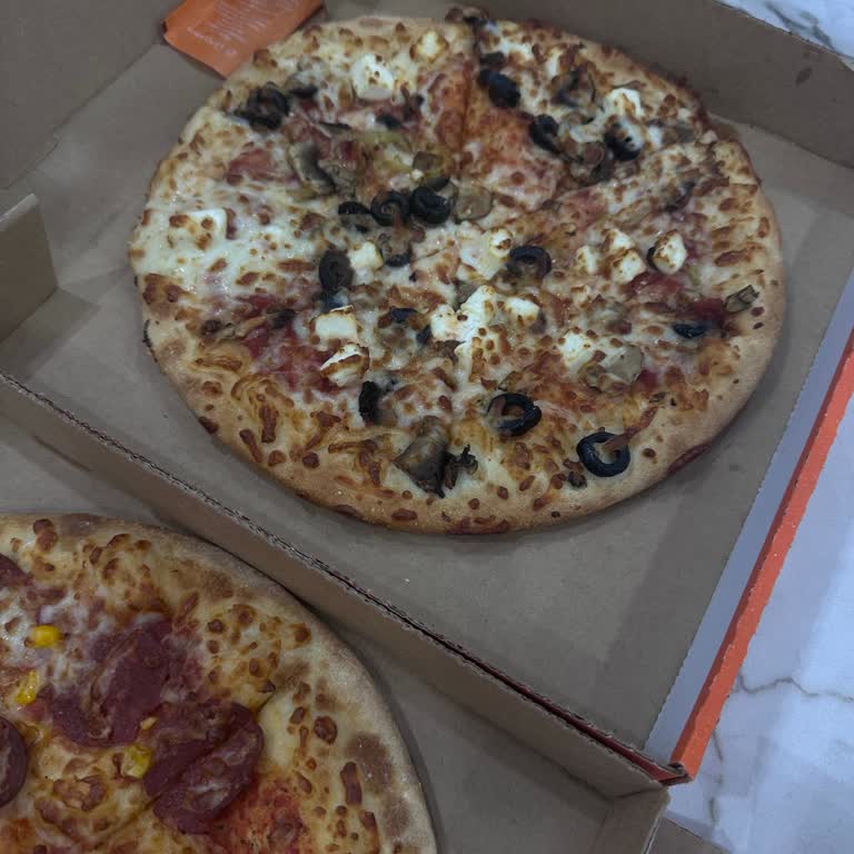 Little Caesars Şubesinde Yanlış Pizza, İnce Hamur Ve Aşırı Ücret