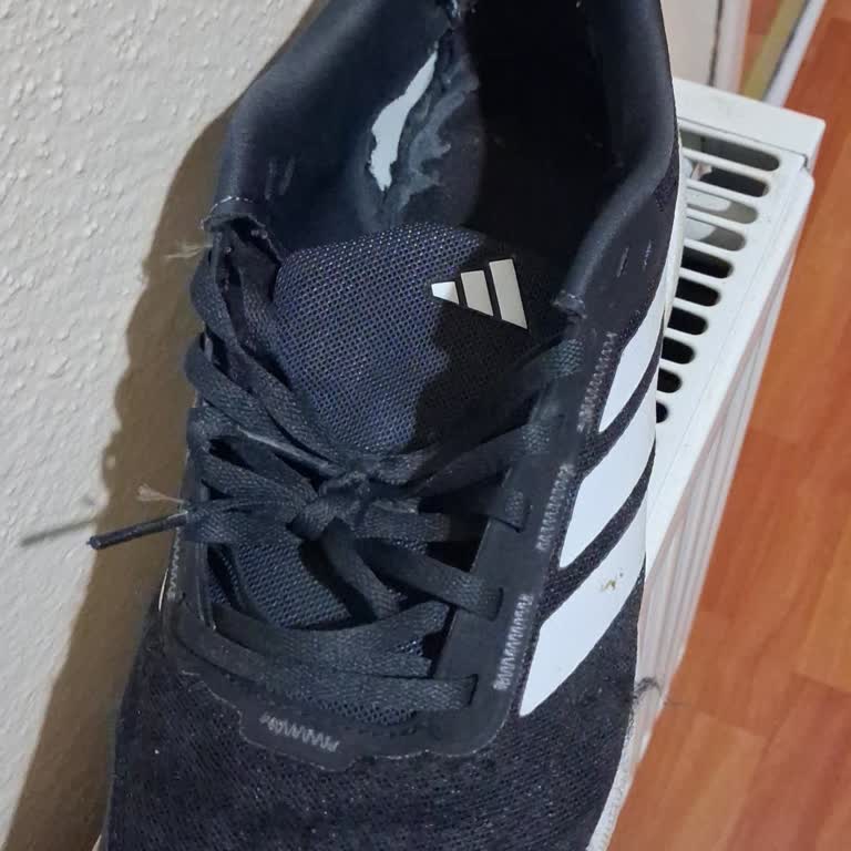 Adidas Runfalcon Ayakkabısında Patlama Ve Soyulma Şikayeti