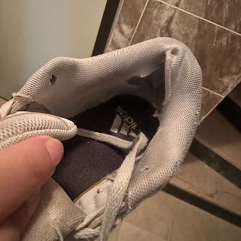 Adidas Ayakkabısındaki Üretim Hatası Ve Garanti Redleri