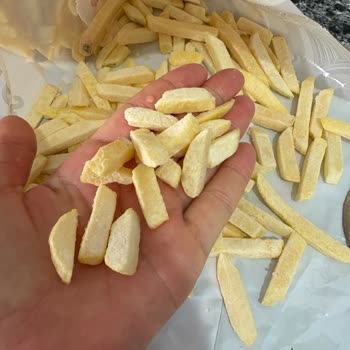 Satın Aldığım 1 Kg Donmuş Patatesi Parçalanmış Ve Çöpe Atıldı